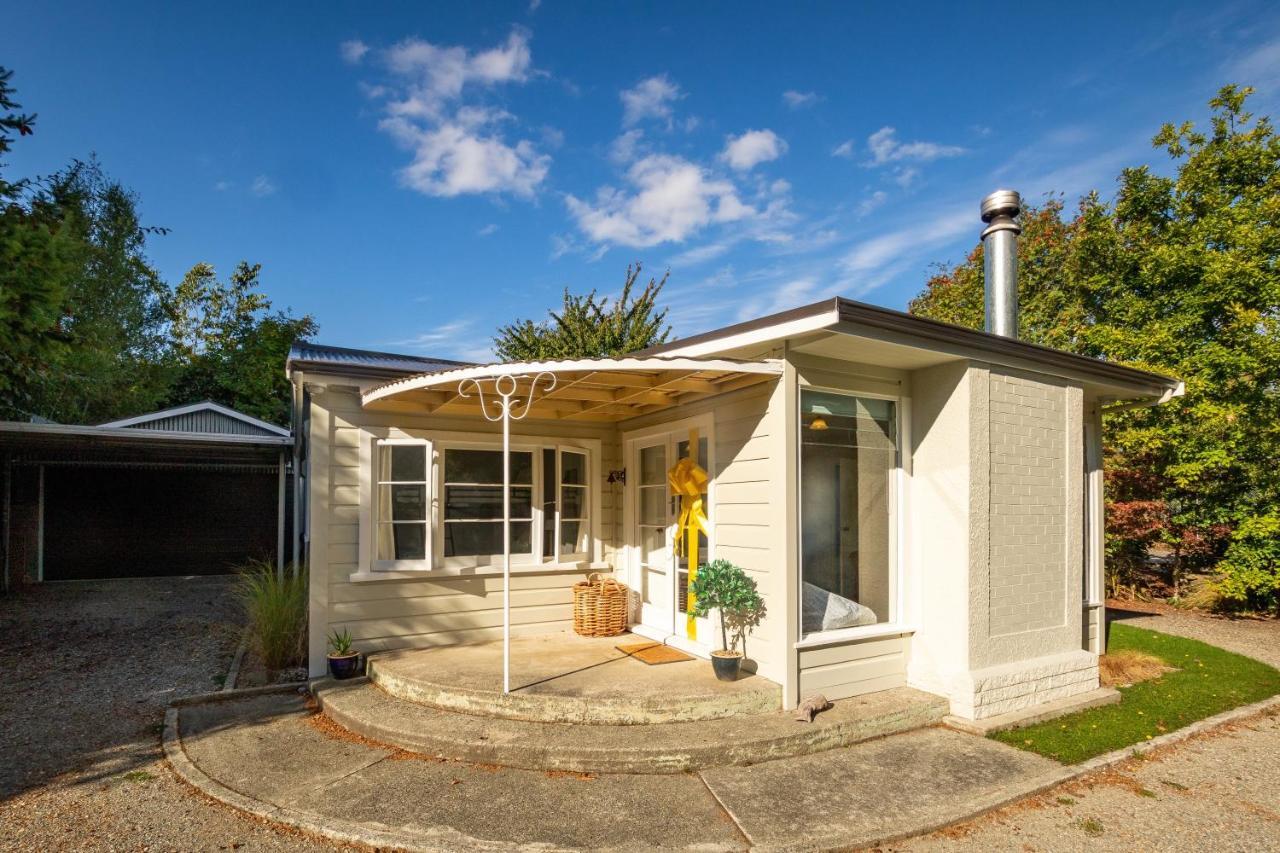 Hop, Skip And Jump To The Lake - Te Anau House Экстерьер фото
